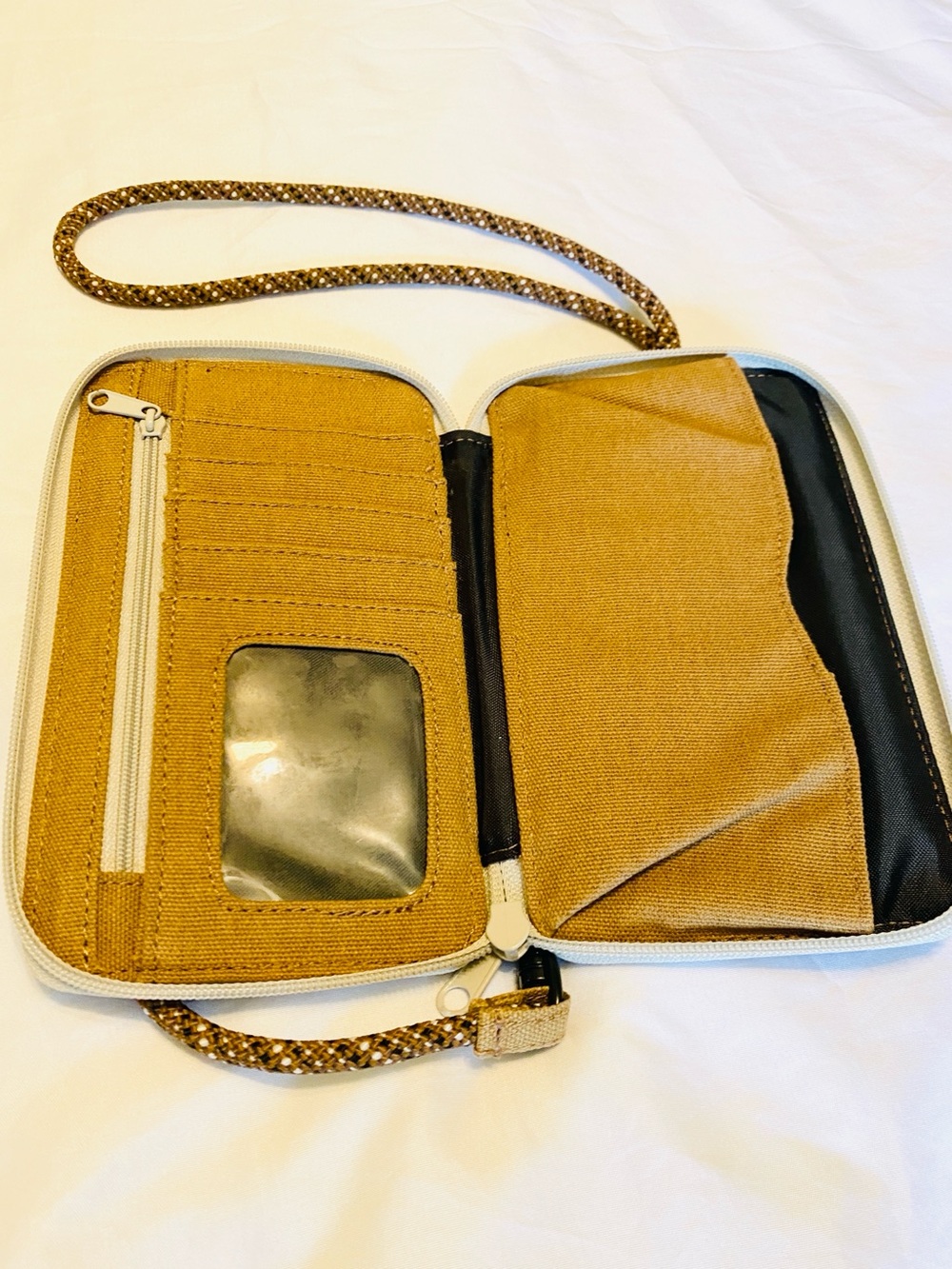 Kavu Go Time Crossbody Wallet Tan Beige EUC - Picture 4 of 4